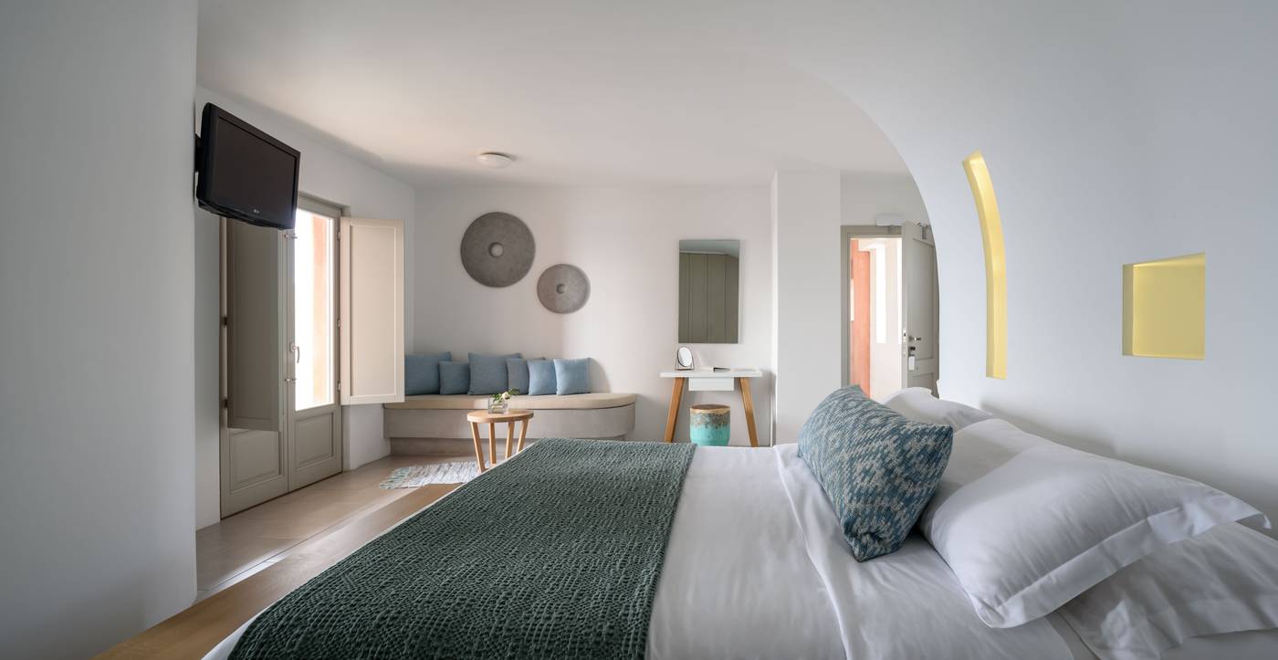 Panorama-Santorini-Boutique-Hotel-Room-8