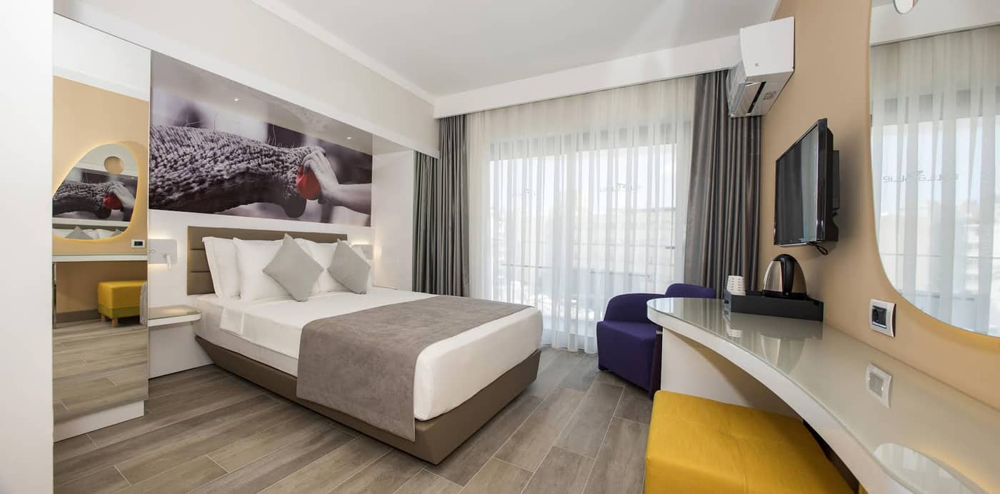 Lalila-Blue-Suites-Room-8