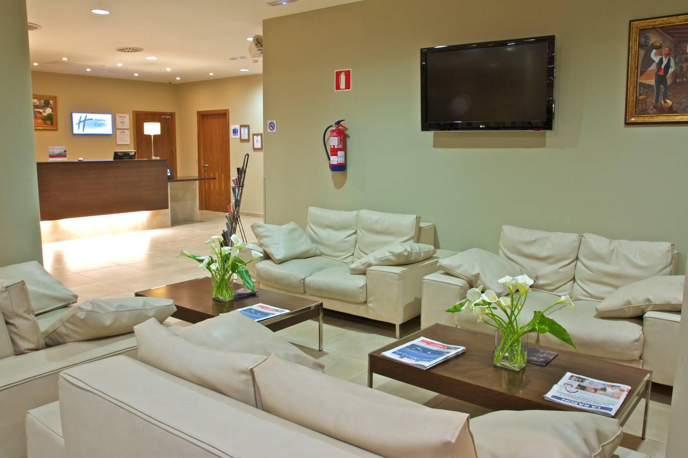 Holiday-Inn-Express-Campo-de-Gibraltar-Barrios-Lobby-17