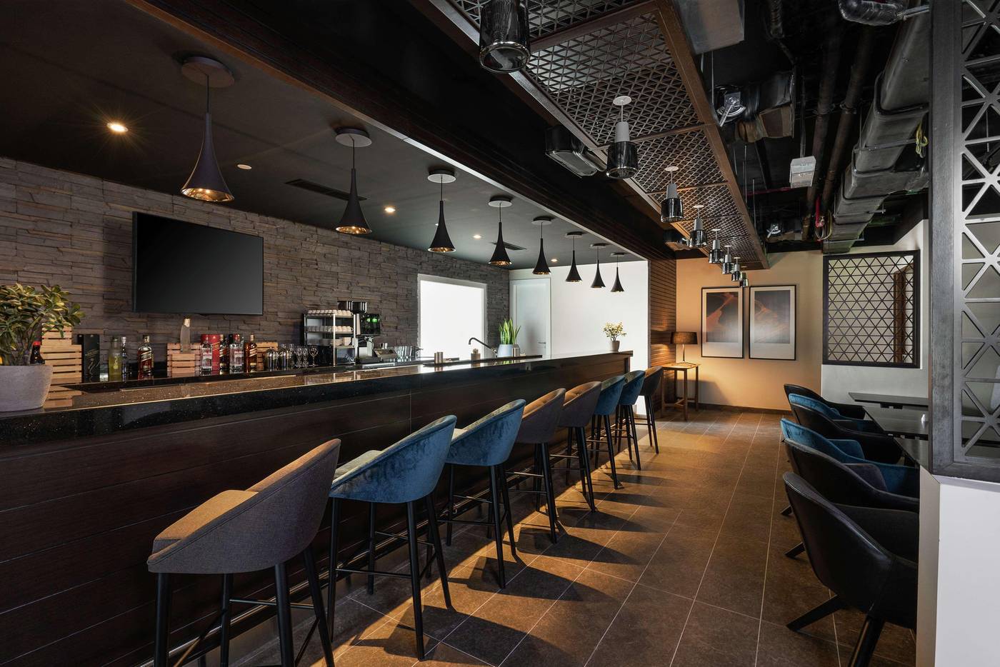 Hampton-by-Hilton-Dubai-Al-Barsha-Bar-21