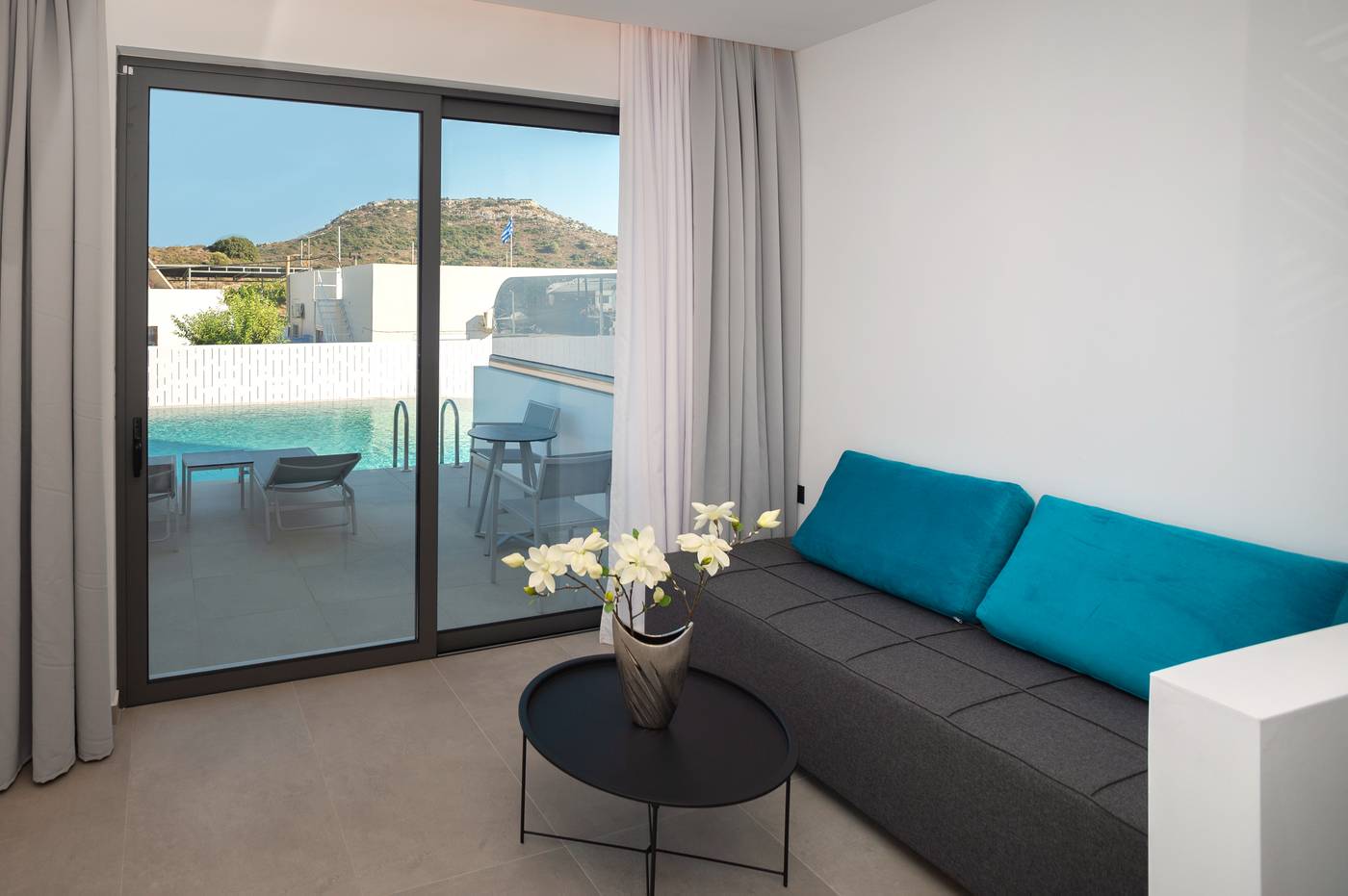 Zoes-Hotel-Room-41