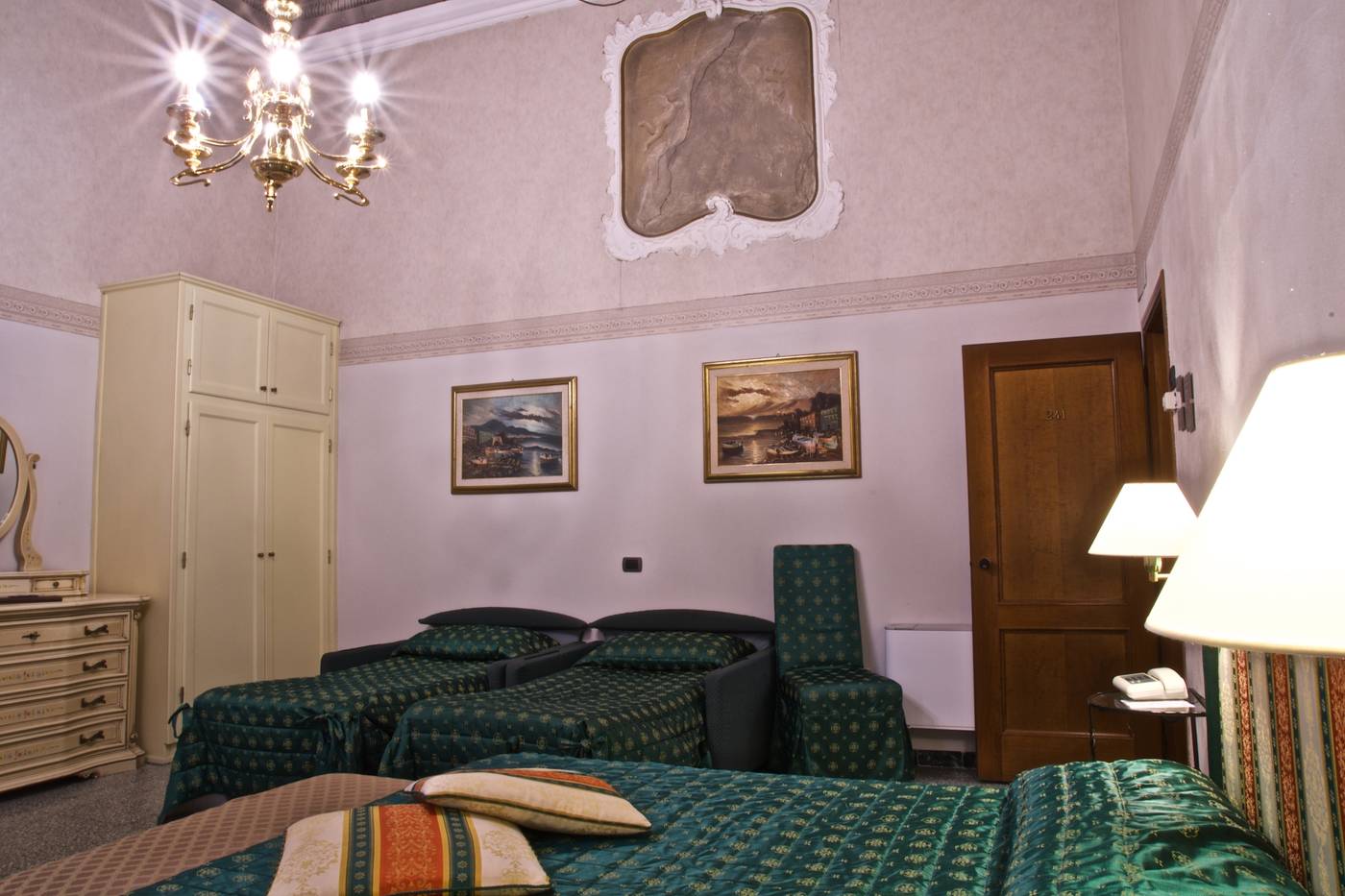 Hotel-La-Luna-Room-34