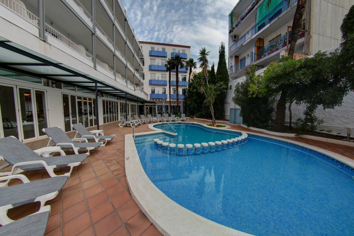 Hotel-Apartamentos-Solimar-Pool-5
