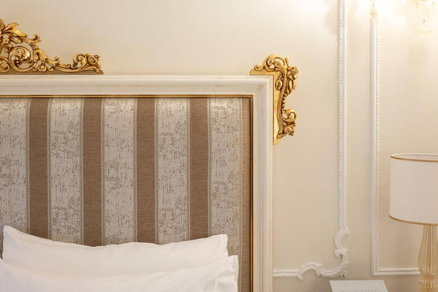 Ca-Bonfadini-Historic-Experience-Room-34