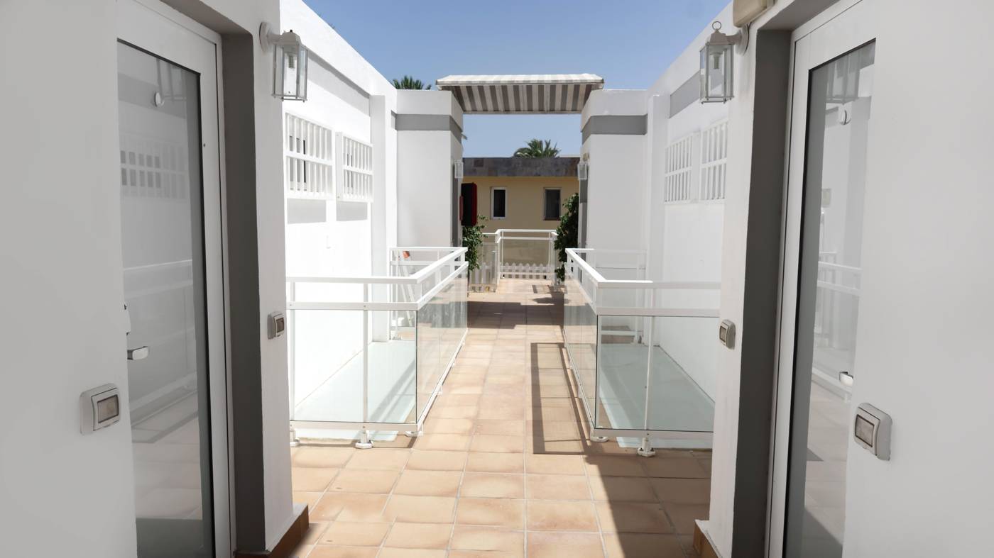 Apartamentos-Cocoteros-Lobby-10