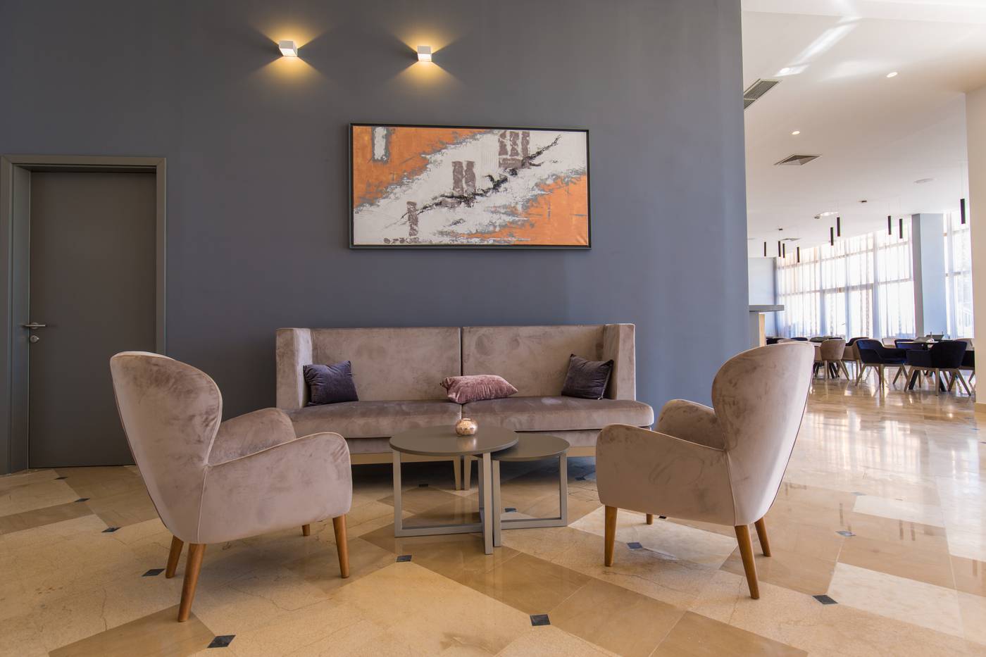 Hotel-Holiday-Lobby-56