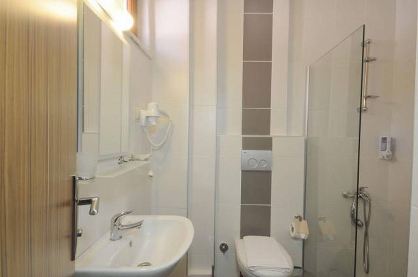 Kent-Studyo-Hotel-Room-10