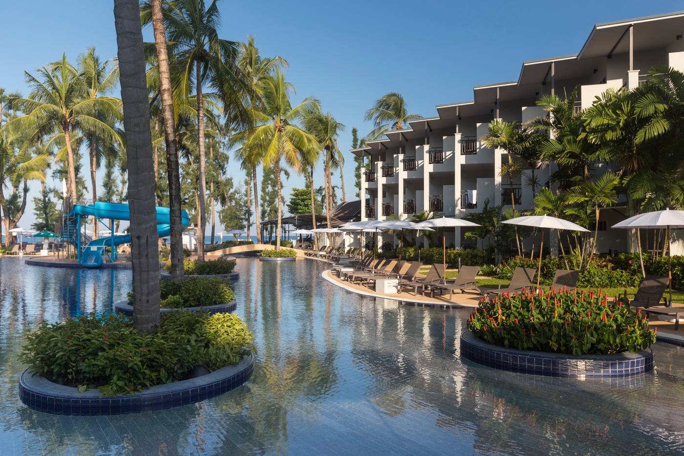 Sunwing-Bangtao-Beach-Pool-2