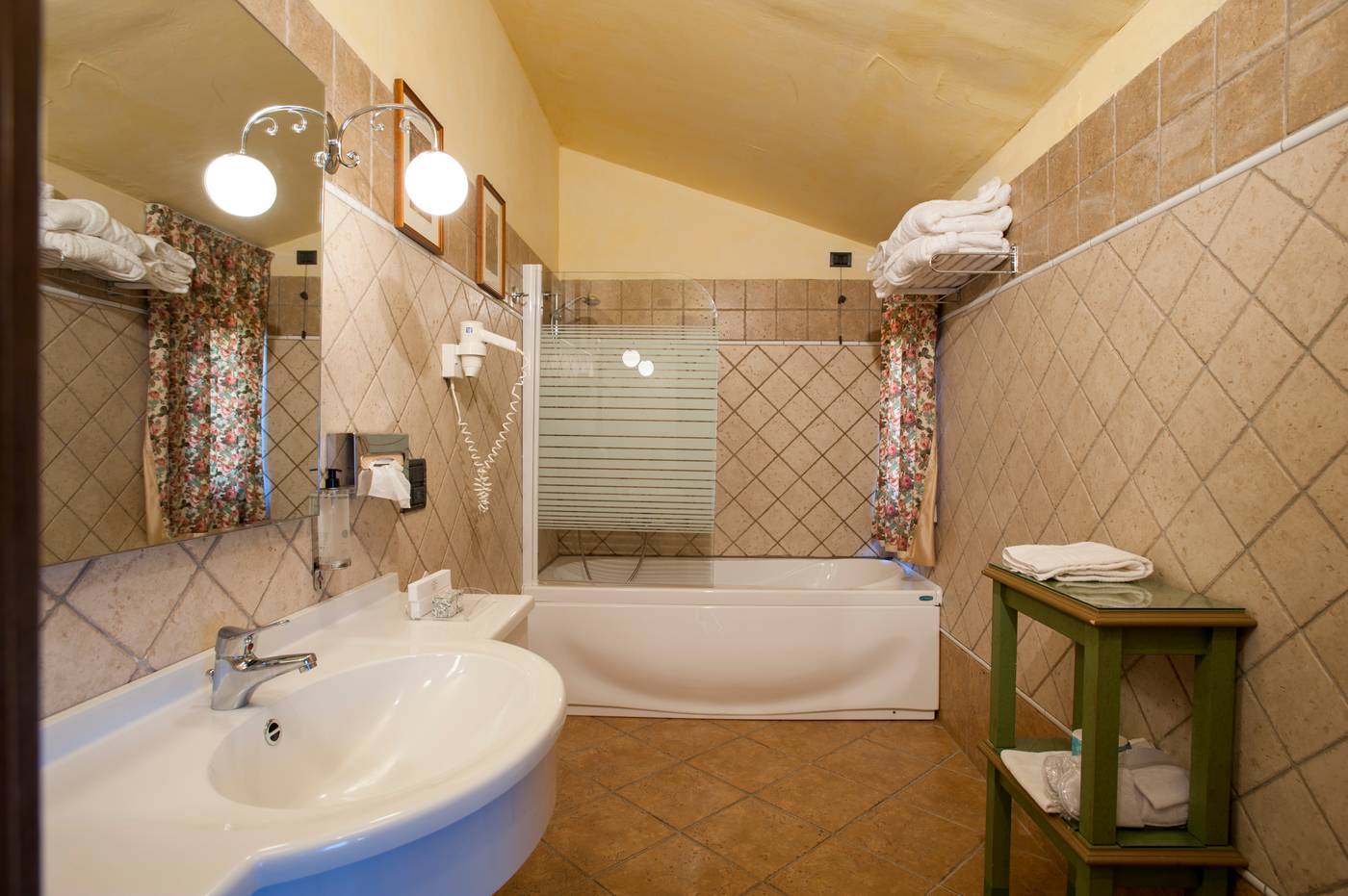 Relais-Abbazia-Santa-Anastasia-Room-25