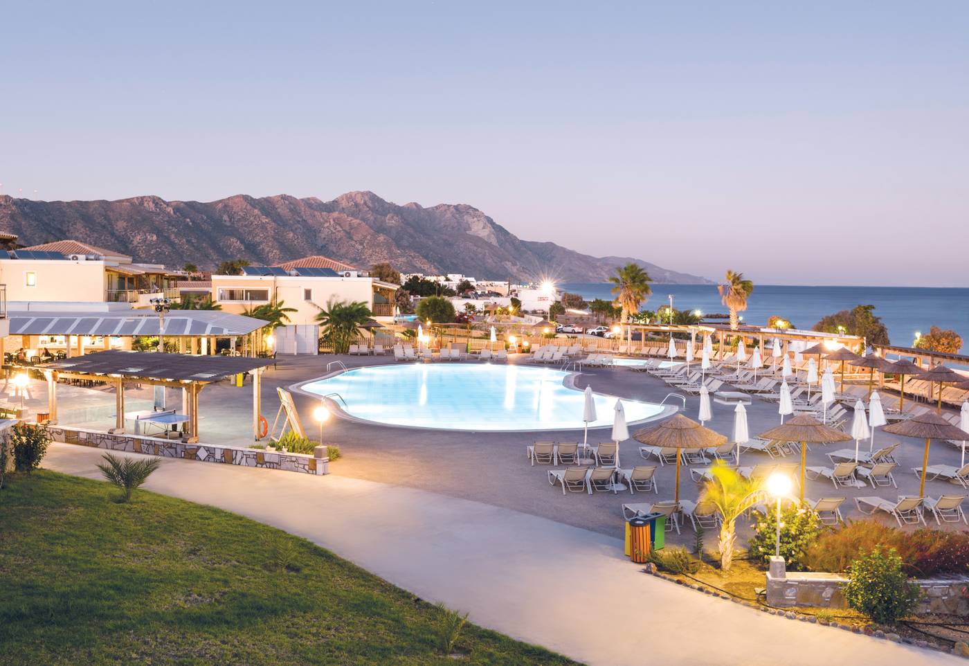 Grand-Blue-Beach-Hotel-Pool-12
