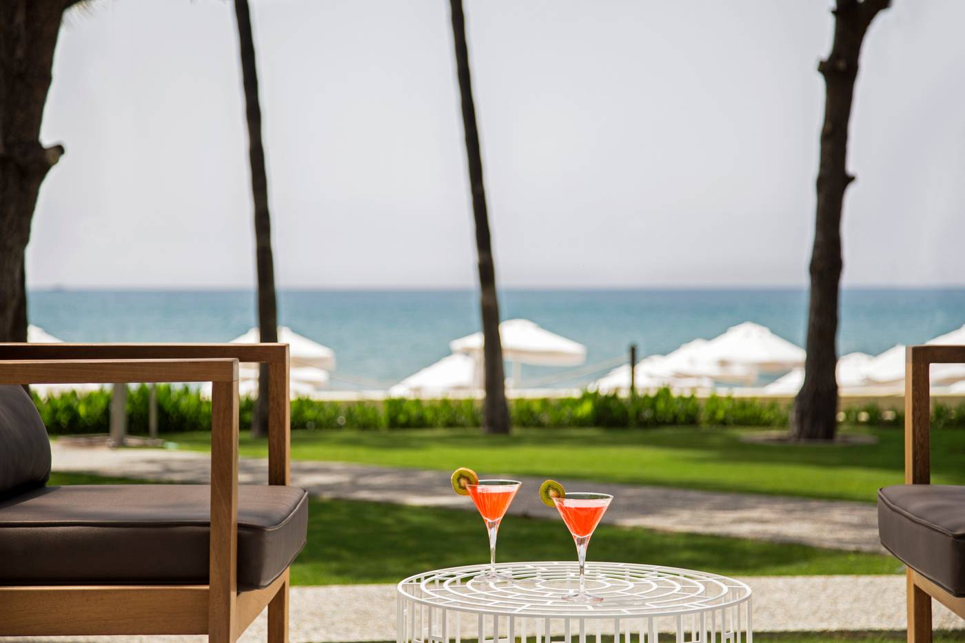 Acanthus-Cennet-Barut-Collection-Bar-70