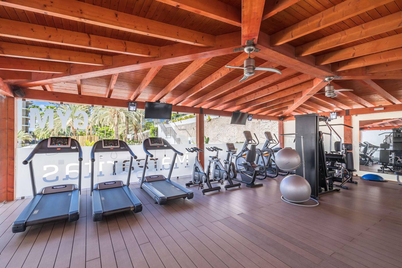 Barcelo-Margaritas-Sports-and-Entertainment-43