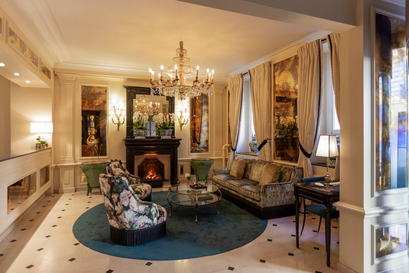 West-end-Paris-Lobby-15