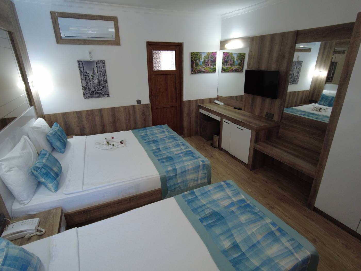 Oscar-Boutique-Hotel-Room-28