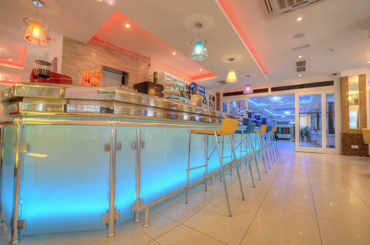 Alexandra-Hotel-Bar-29