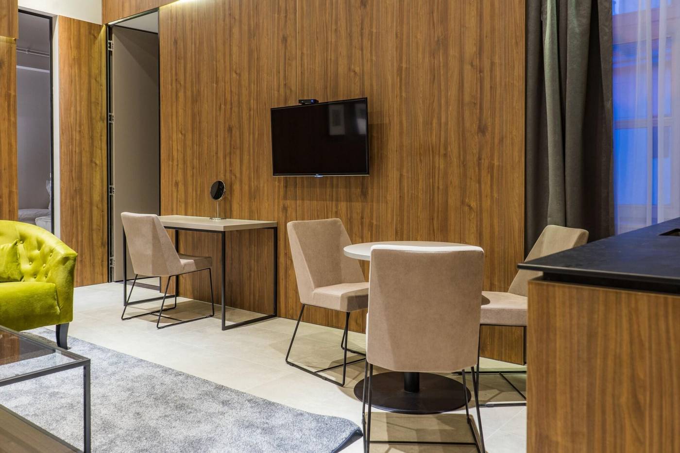 Dezman Luxury Center-Croatia-Zagreb-Room-10