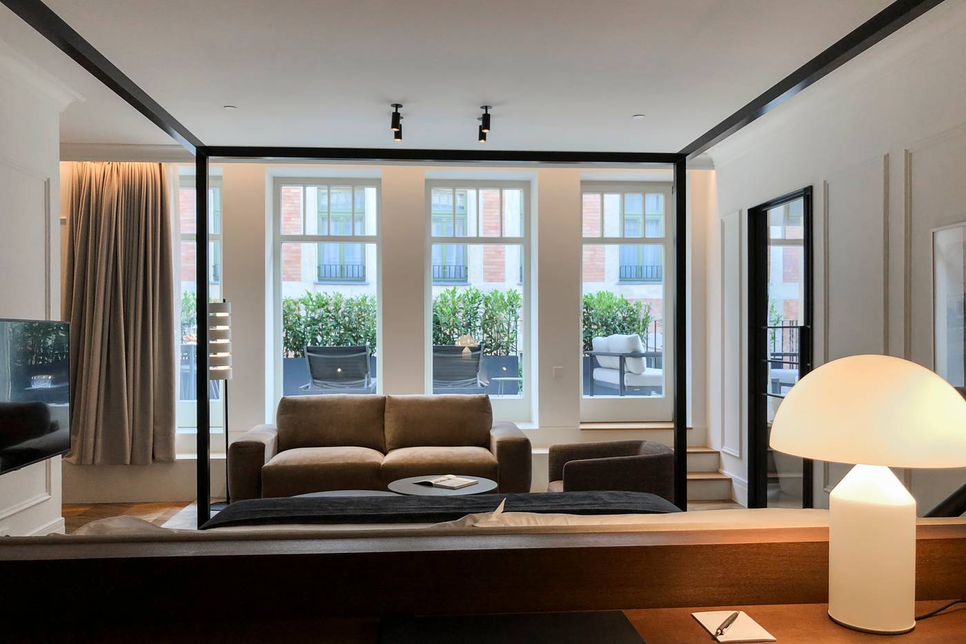 Kozmo-Hotel-Suites---Spa-Room-12