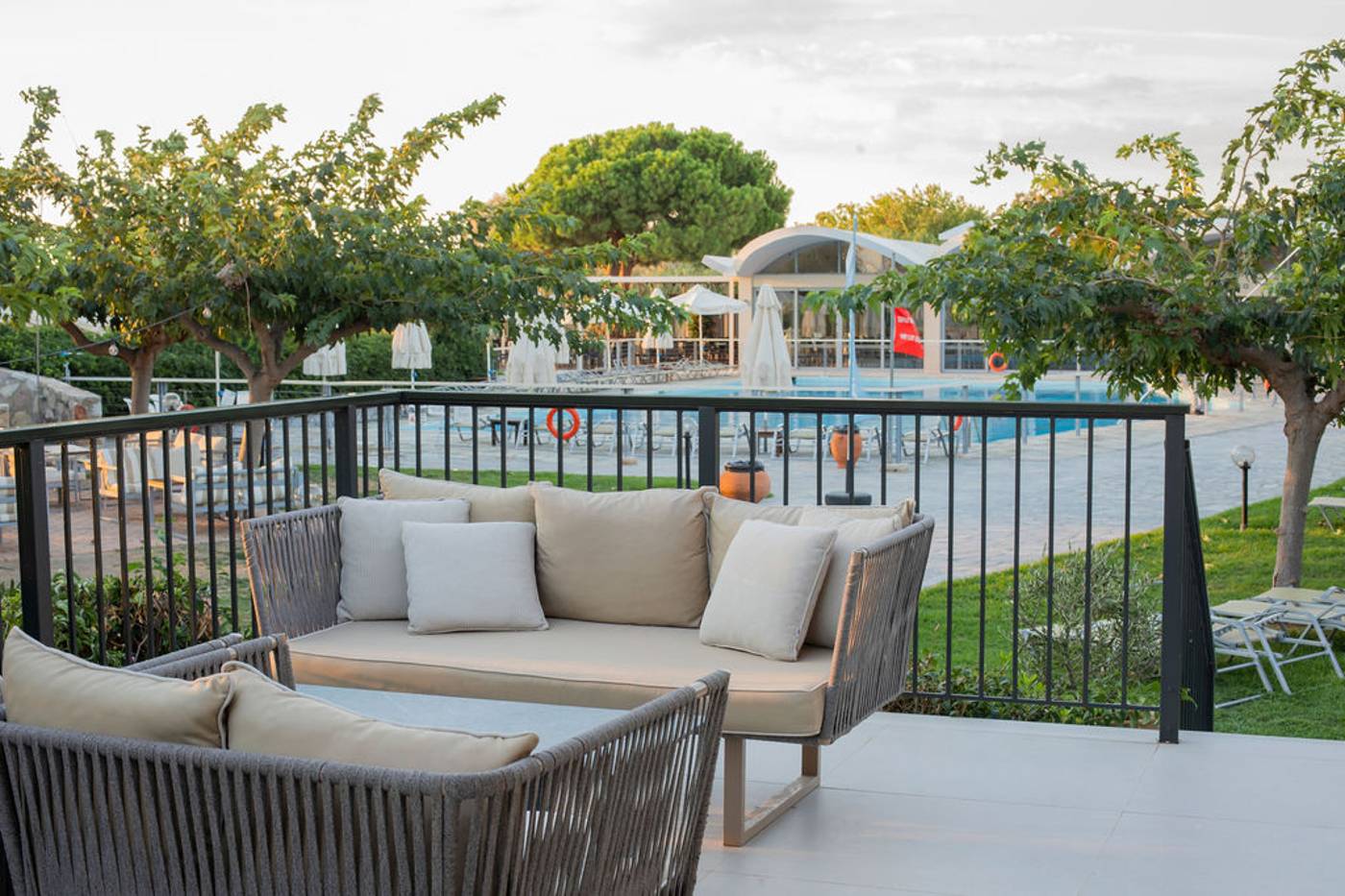 Golden-Coast-Hotel-and-Bungalows-Terrace-67