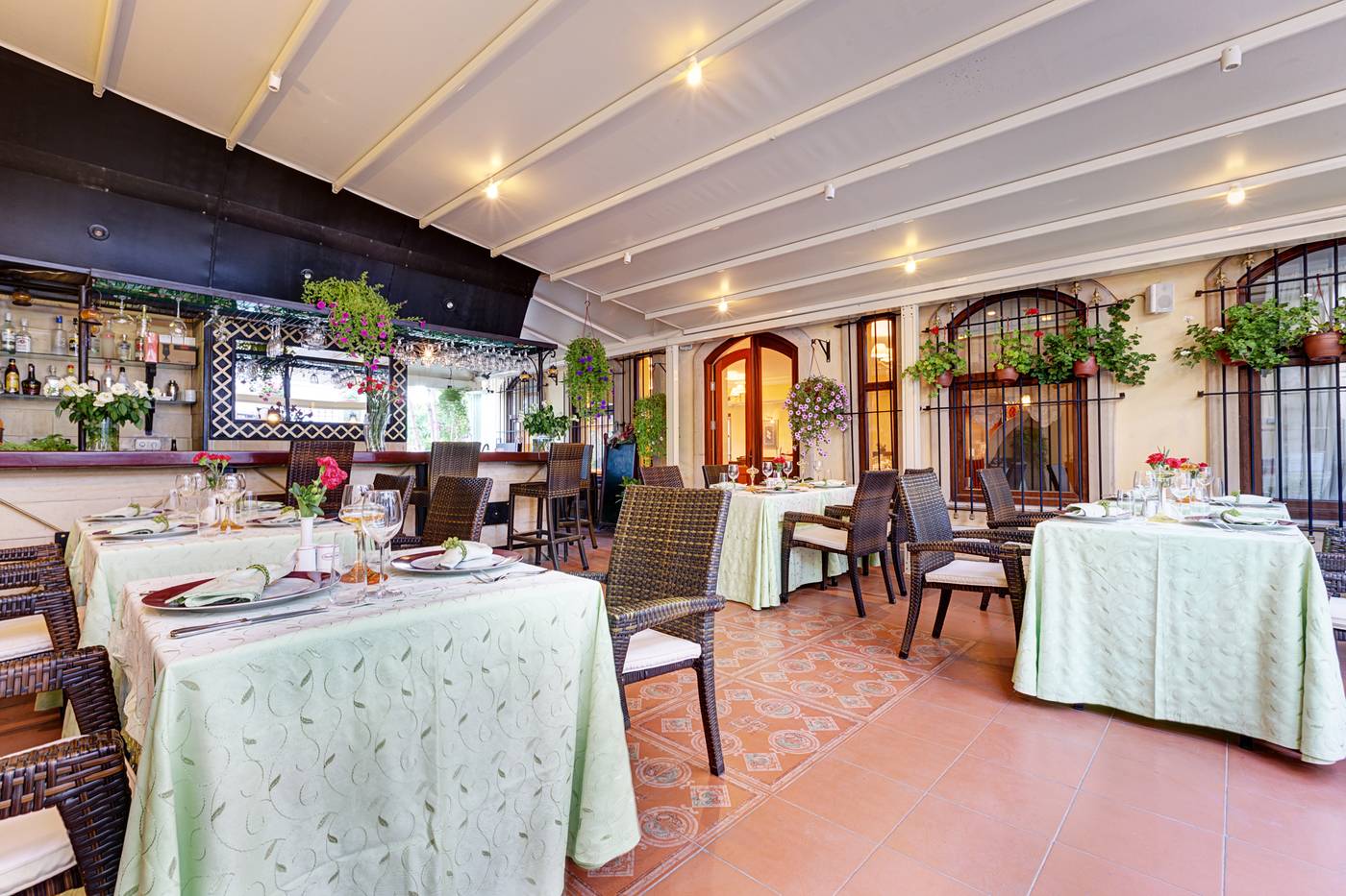 Arena-Hotel-Restaurant-12