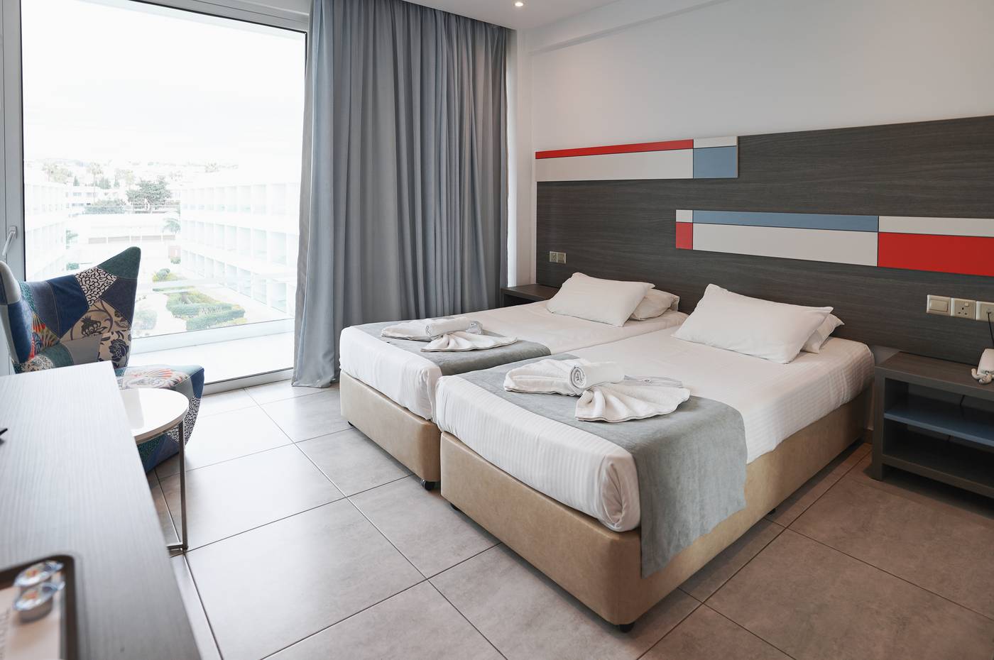 Nicholas-Color-Hotel-Room-21