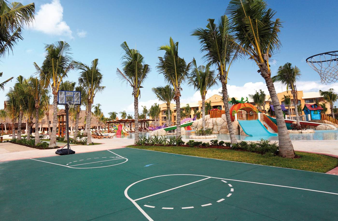Barcelo-Maya-Palace-Sports-and-Entertainment-25