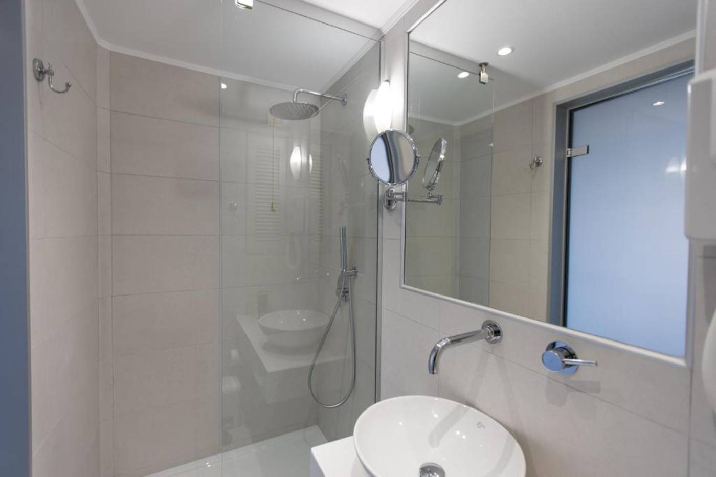 Anita-Beach-Room-24