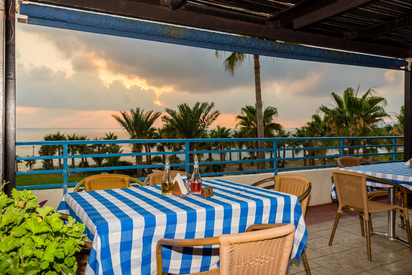 Helios-Bay-Bar-60