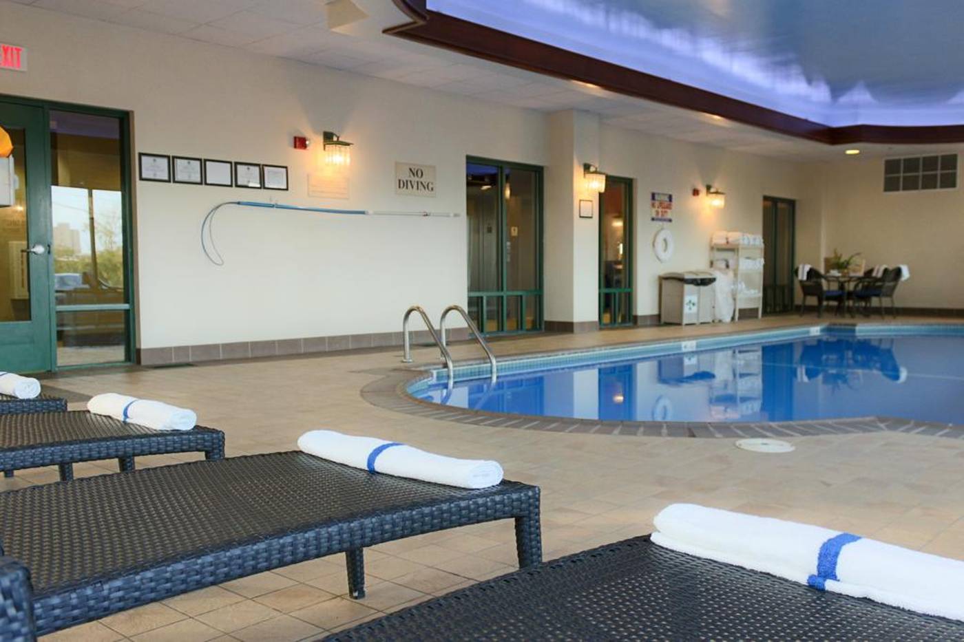 Comfort-Inn---Suites-Logan-Airport-General-view-57