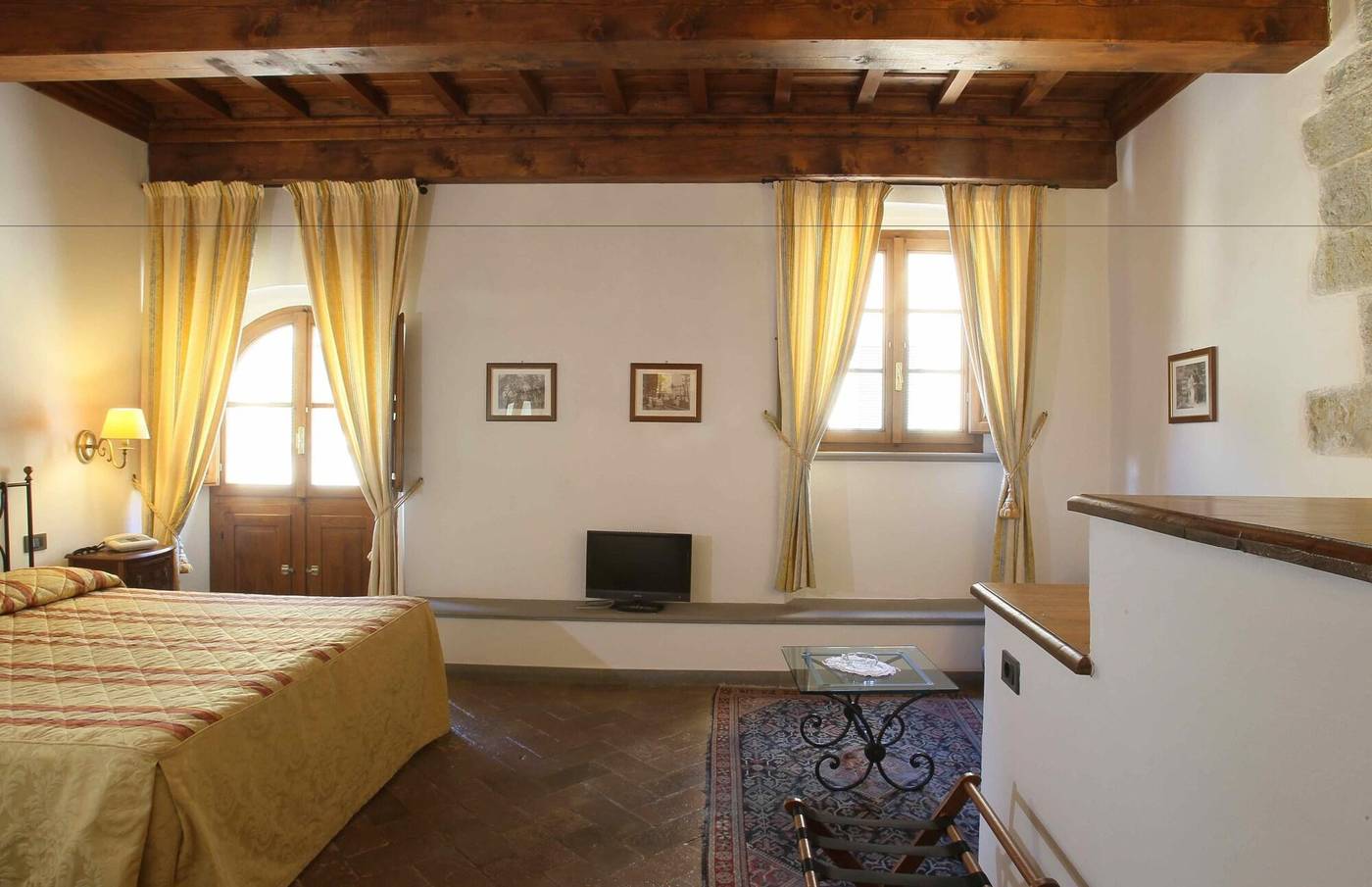 Palazzo-Squarcialupi-Room-4