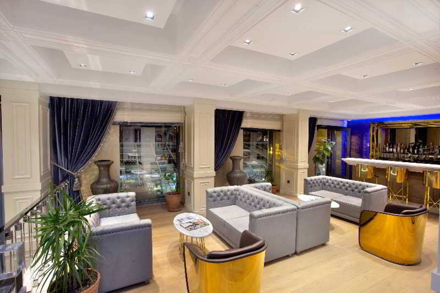 Pierre-Loti-Lobby-23