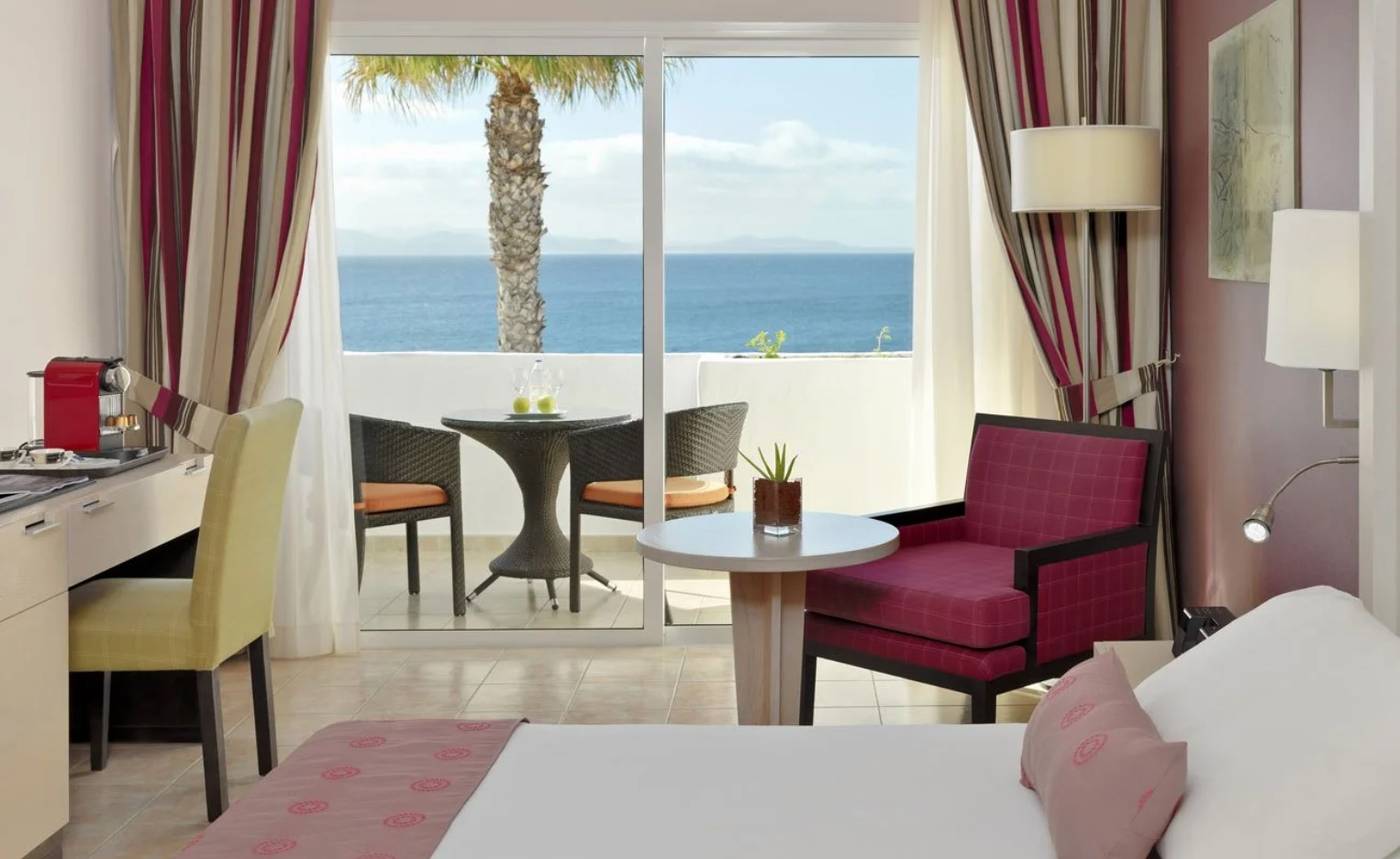 H10-Timanfaya-Palace-Room-22