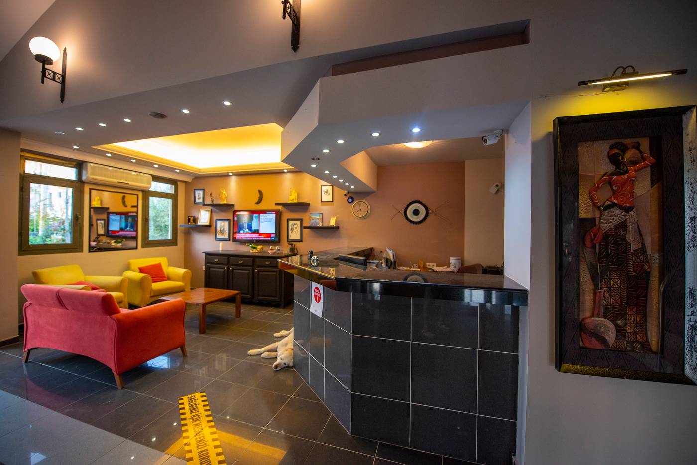 Golden-Moon-Hotel-Lobby-23