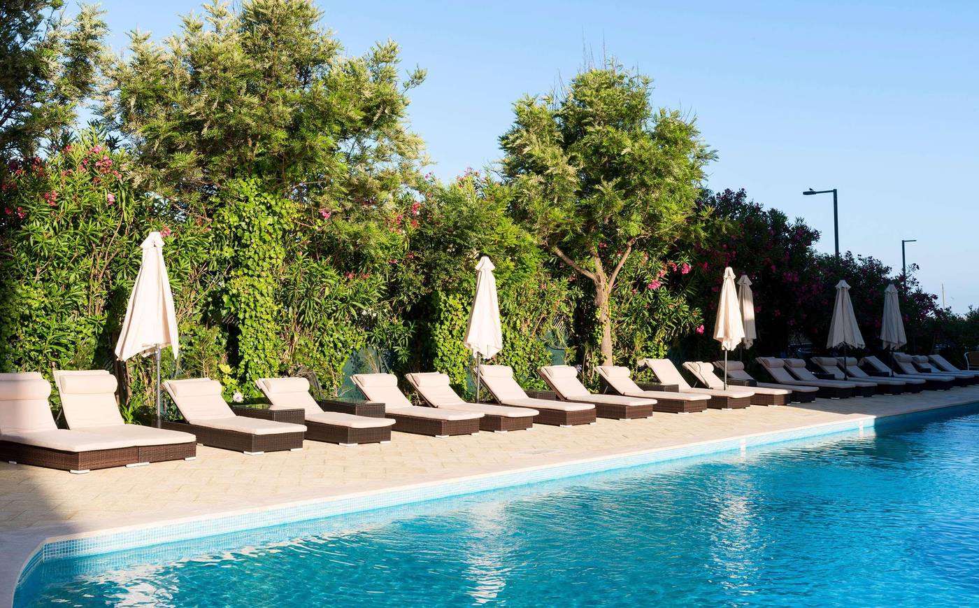 Tryp-Lisboa-Caparica-Mar-Hotel-Pool-51