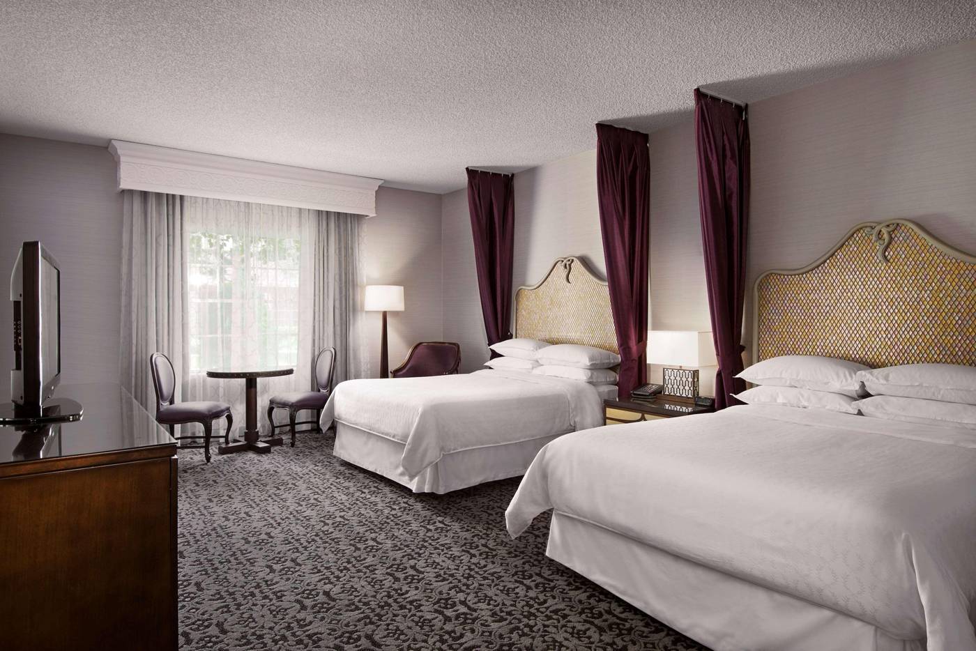 Anaheim-Majestic-Garden-Hotel-Room-17