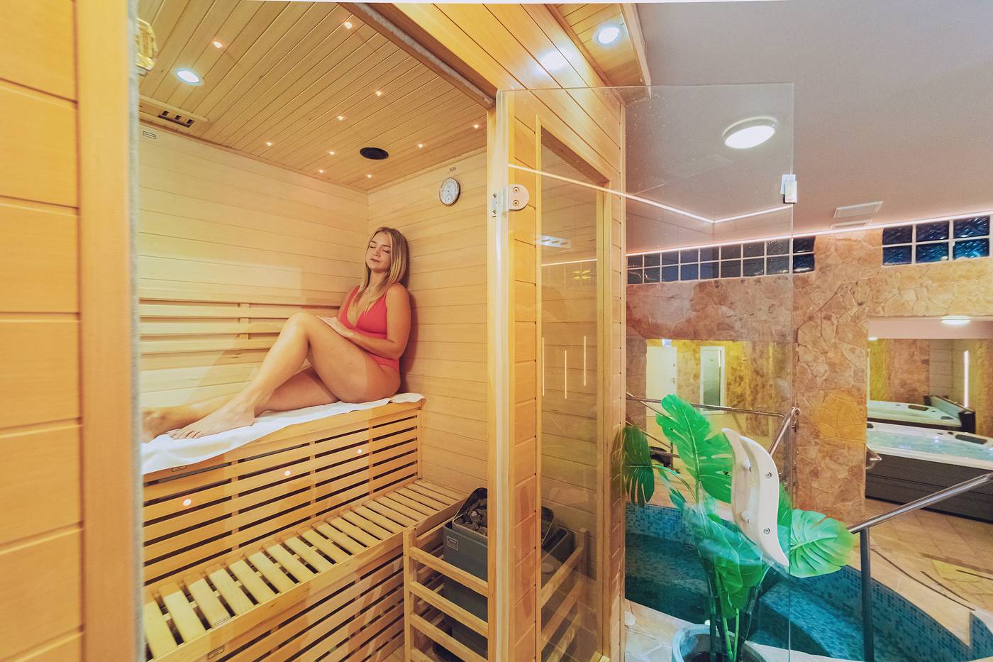 Martoni-Resort-Pool-32