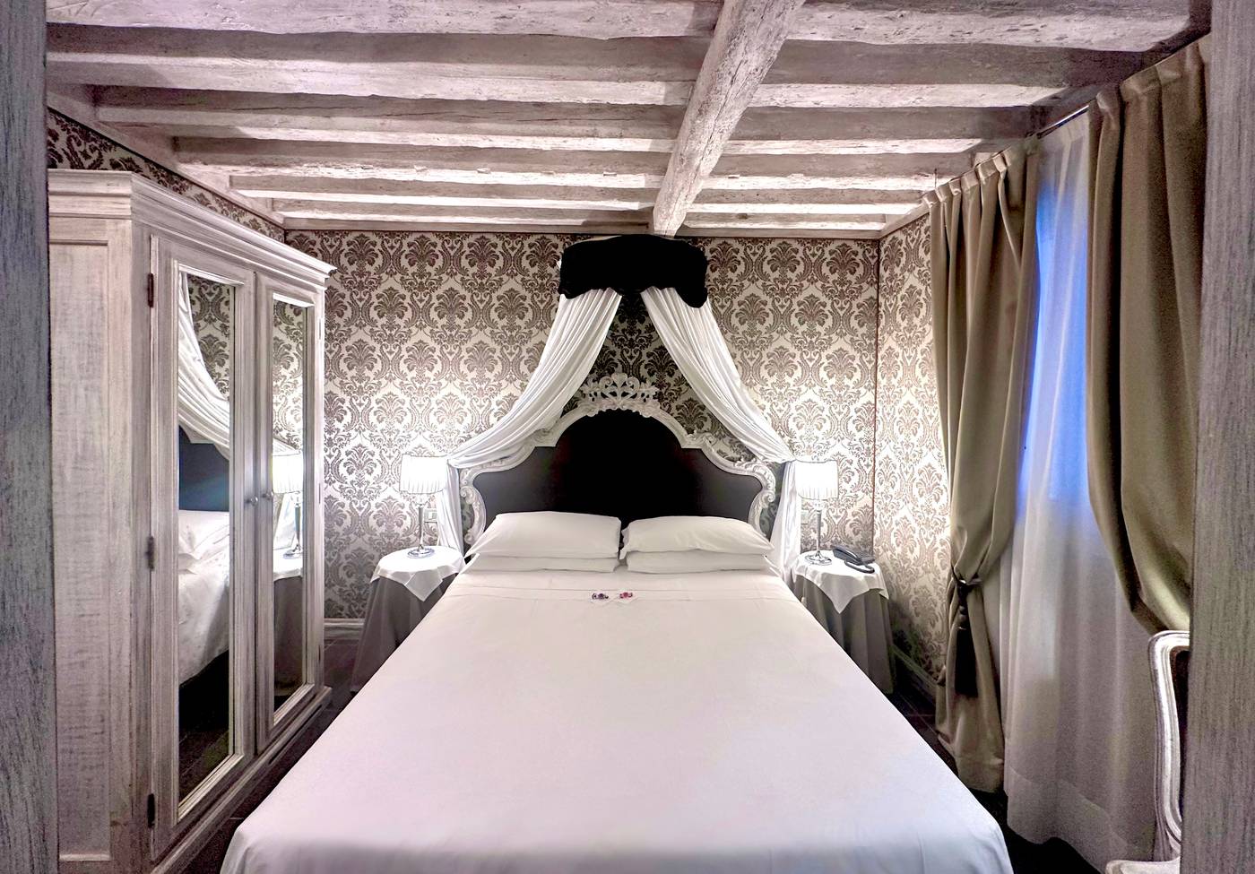 Hotel-Antiche-Figure-Room-49