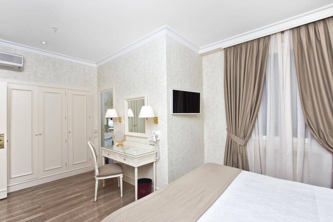 Hotel-Atlantico-Room-10