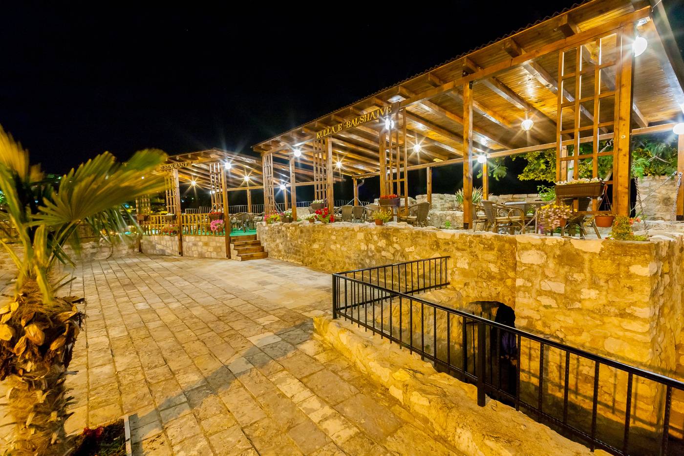 Kulla-e-Balshajve-Restaurant-12