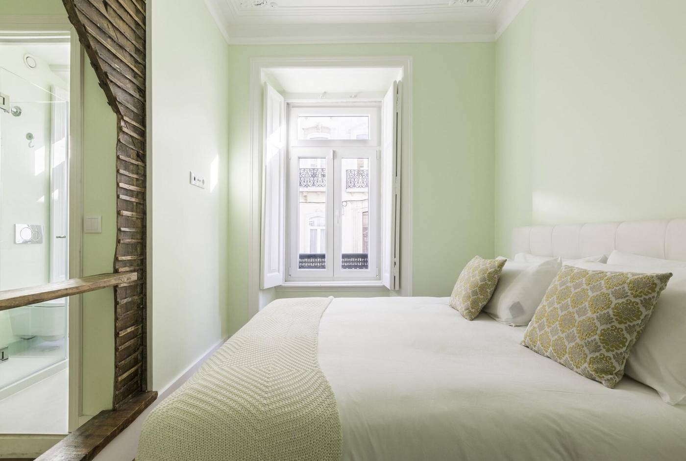 1898-Home---Suites-Room-12