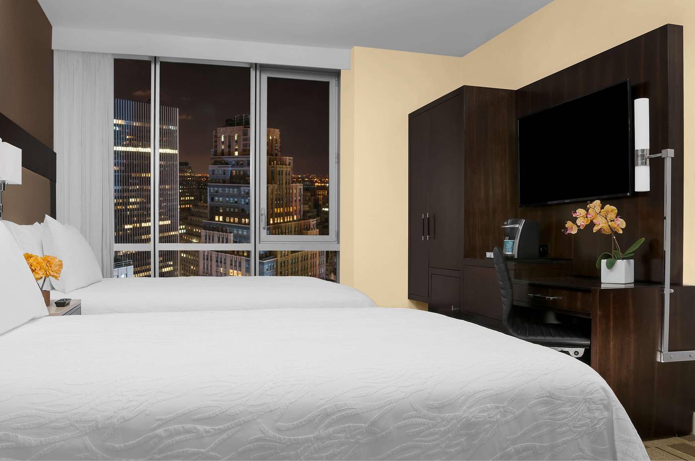 Hilton-Garden-Inn-New-York-Times-Square-Central-Room-26