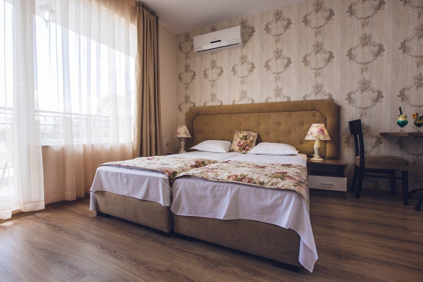 Avenue-Deluxe-Room-18