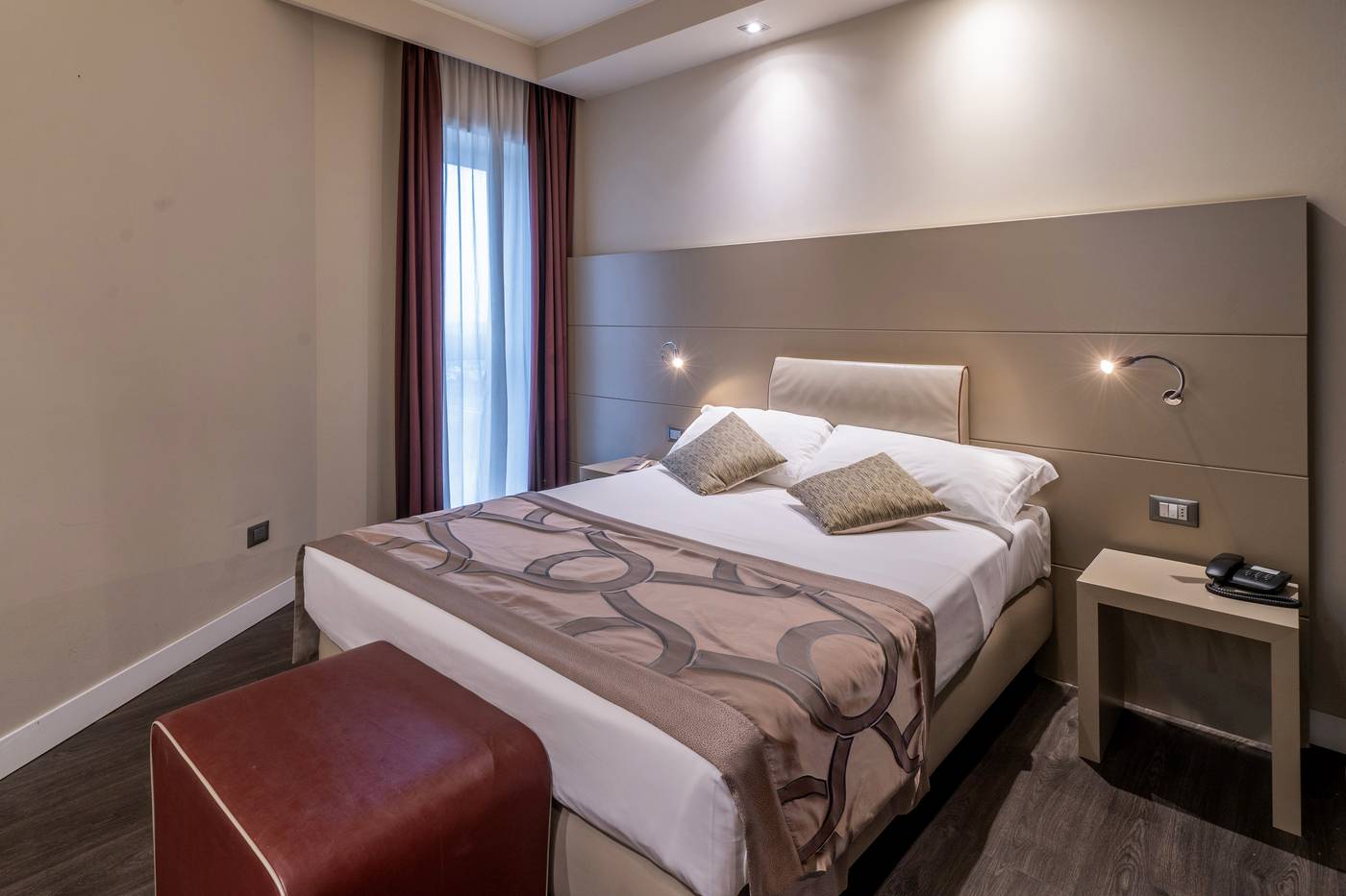 Smart-Hotel-Holiday-Room-14