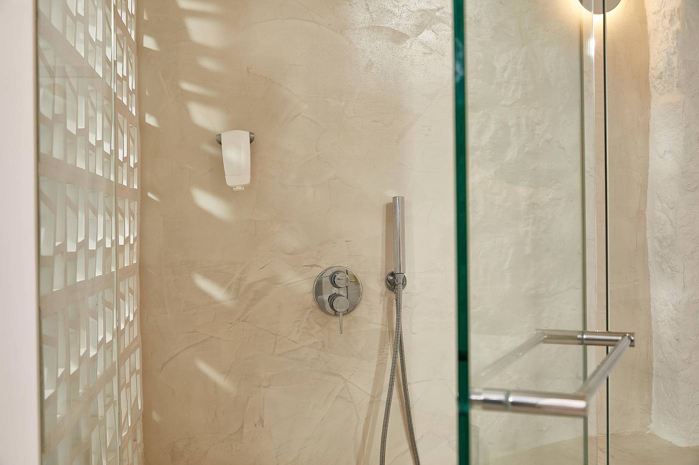 Petri-Suites-Room-51