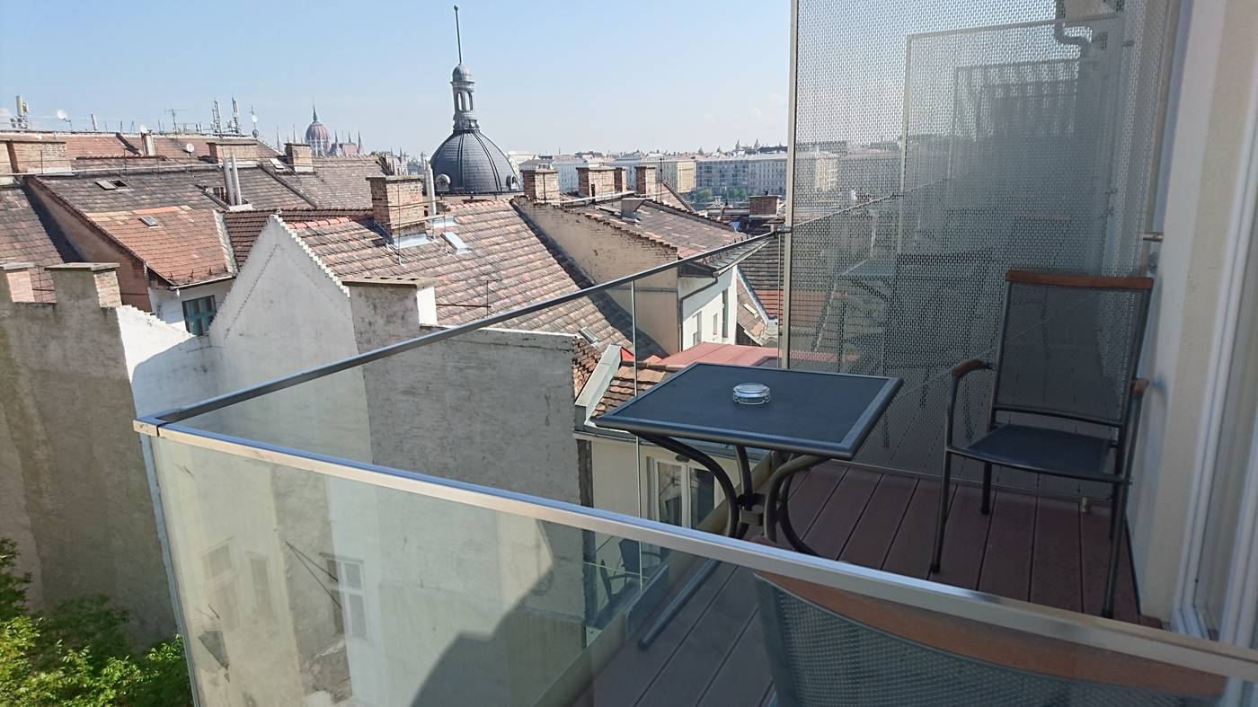 Carlton-Hotel-Buda-Castle-Terrace-2