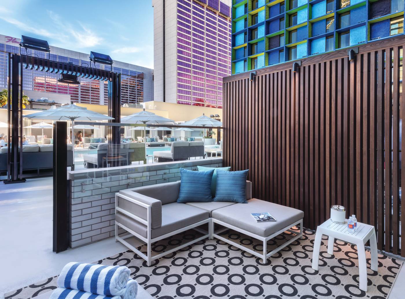 The-LINQ-Hotel-and-Casino---A-Caesars-Rewards-Destination-Terrace-42