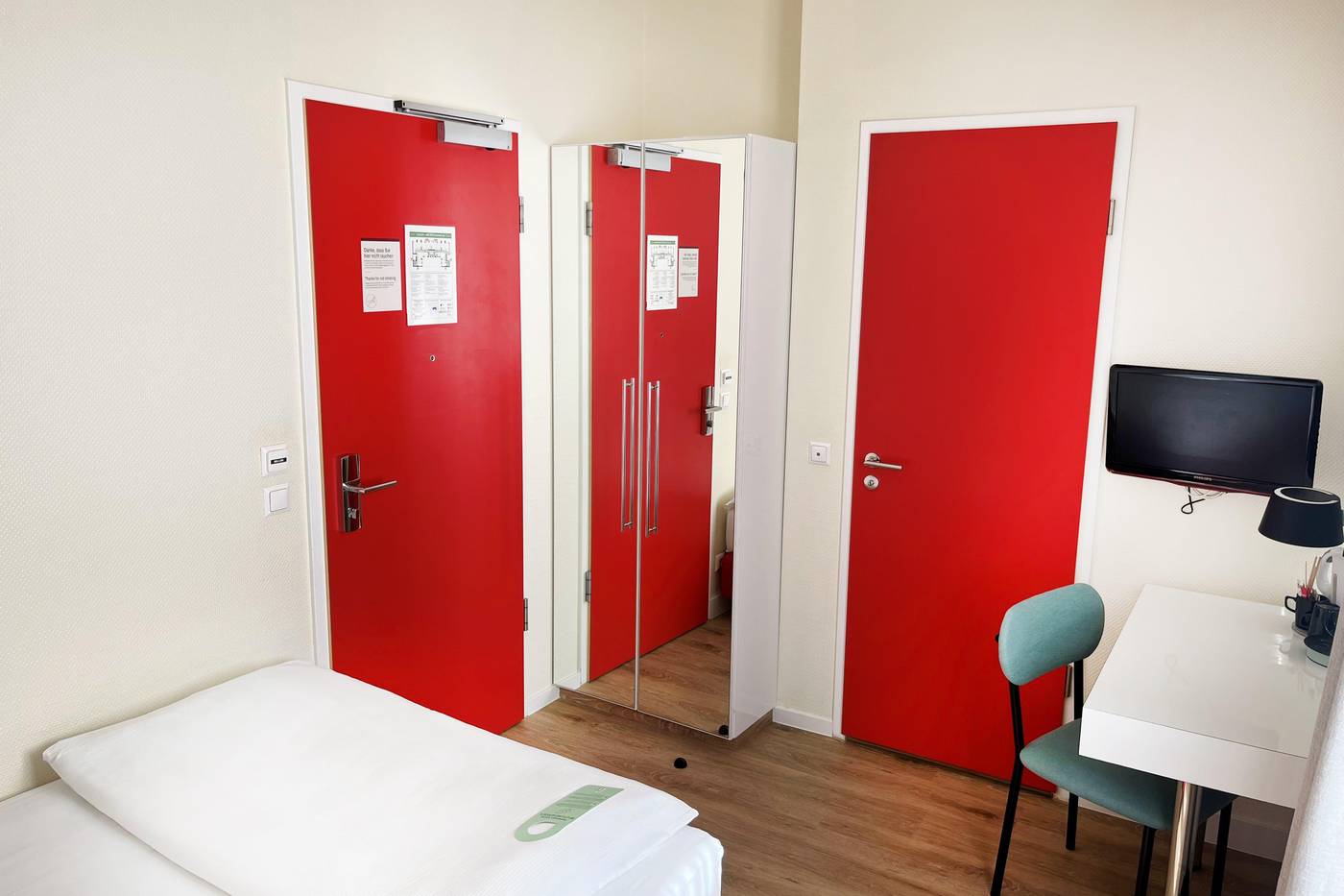 Select-Hotel-Berlin-Checkpoint-Charlie-Room-35