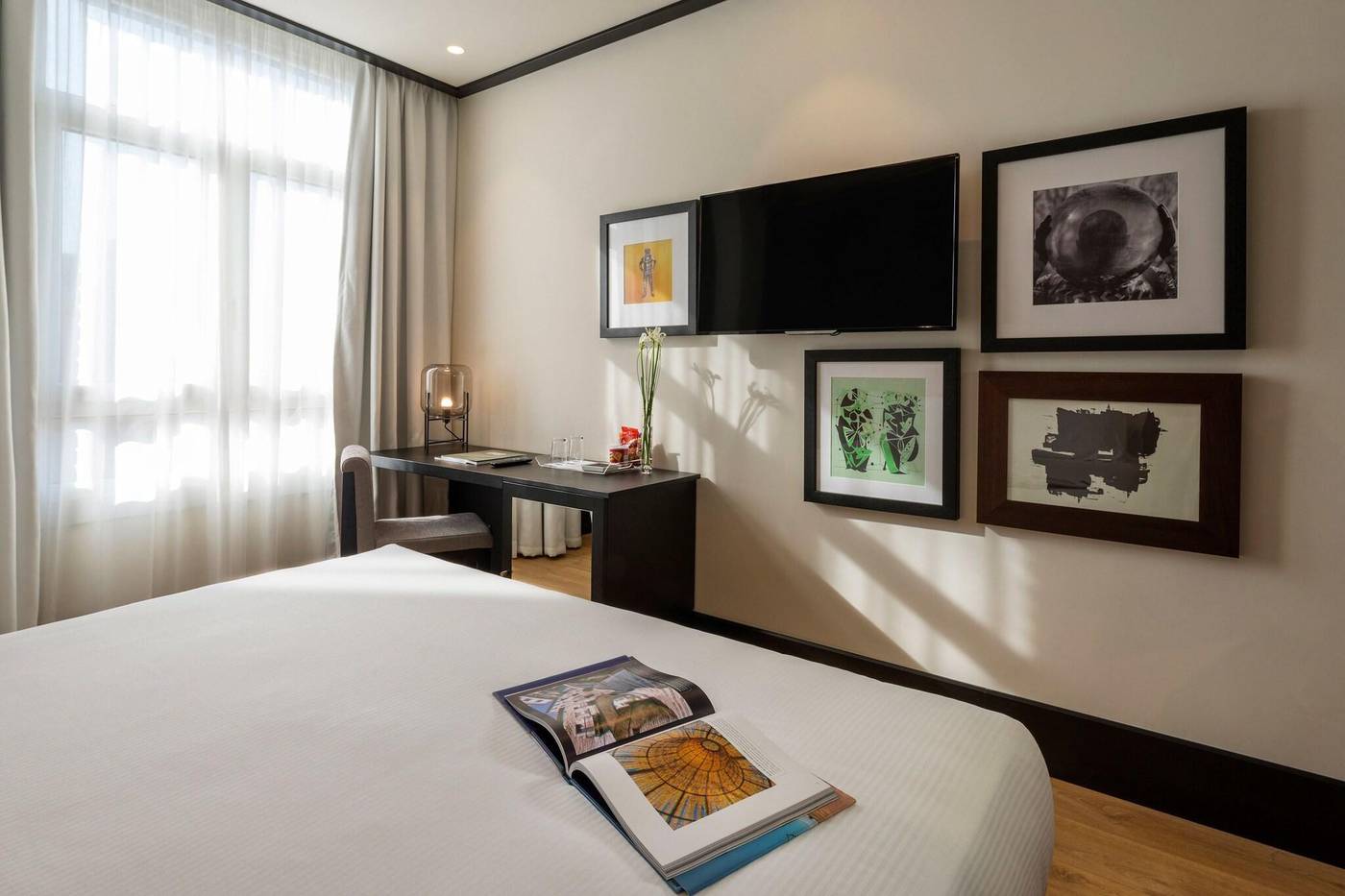 H10-Puerta-de-Alcala-Room-34