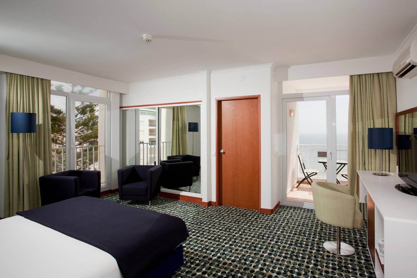 Holiday-Inn-Algarve-Room-11