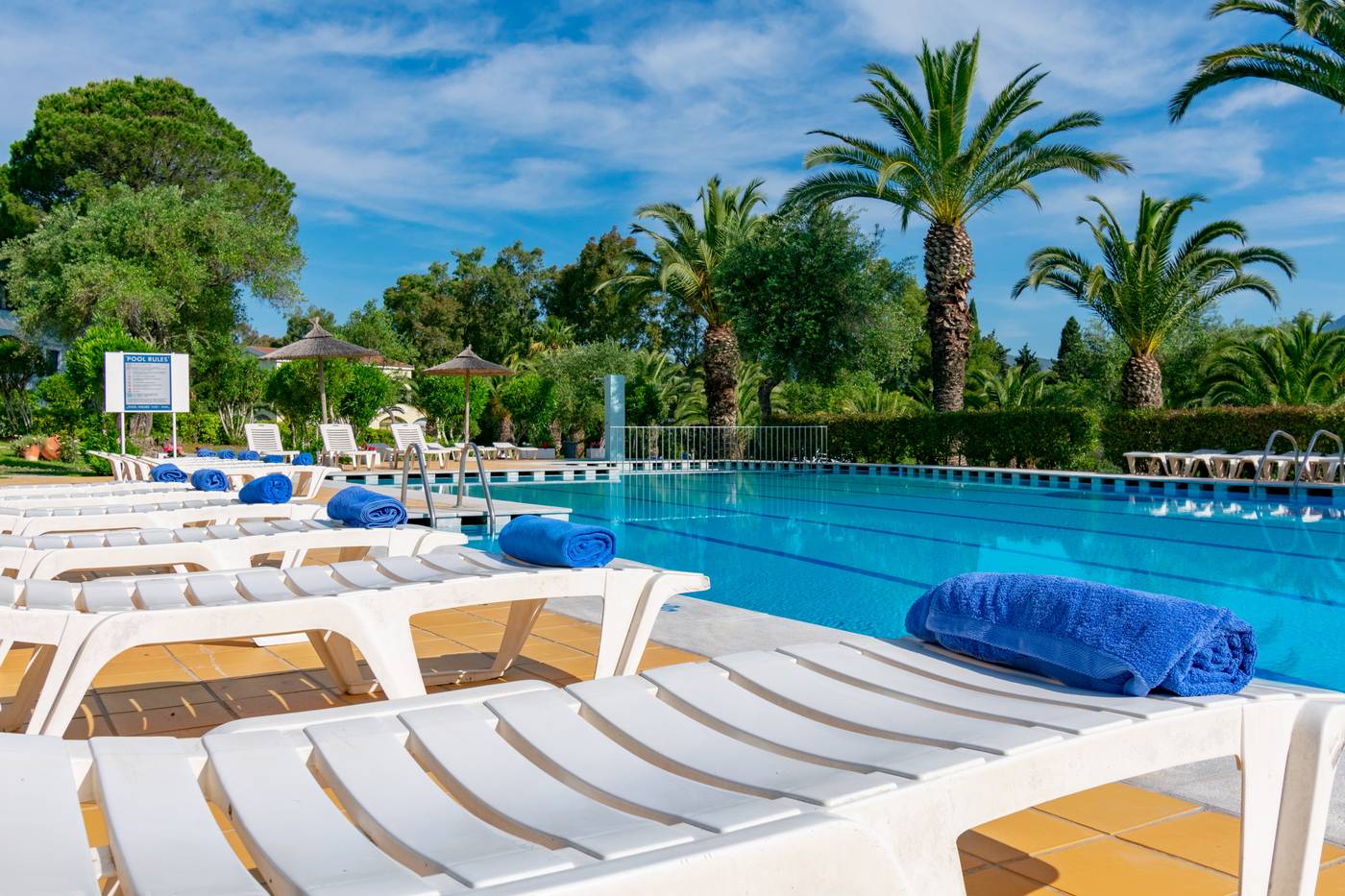 Govino-Bay-Apartments-Pool-2