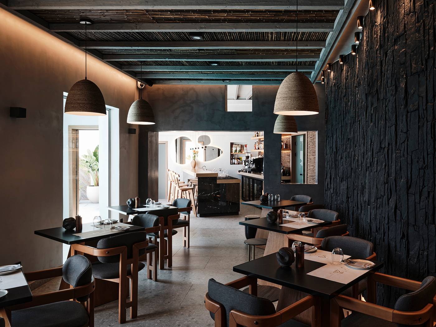 Hom-Santorini-Restaurant-41